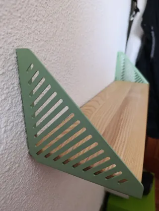 Balda de madera y metal