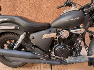Keeway Superlight 125 Negra