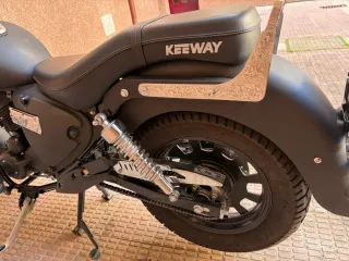 Keeway Superlight 125 Negra
