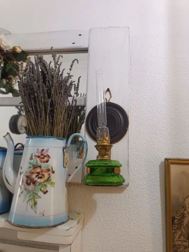 Antigua lámpara de petróleo francesa verde