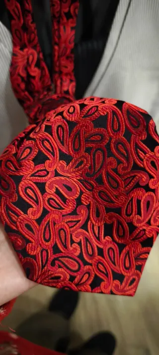 Traje de Novio Negro con Corbata Roja