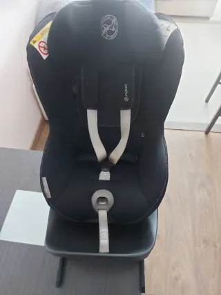 Silla de coche Cybex Gold Negra con Isofix.