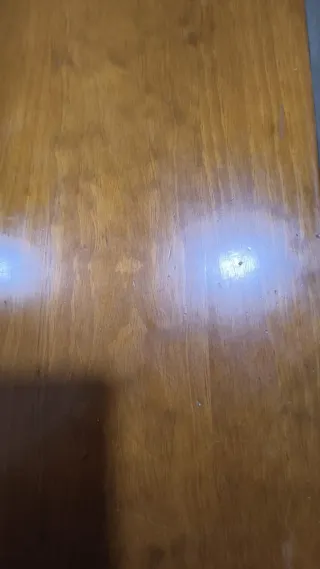 Mueble recibidor de madera.