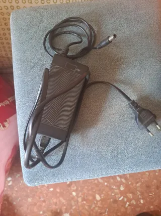 Cargador Hyleton Patinete Eléctrico 42V 1.5A