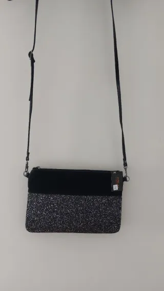 Bolso de mano negro con purpurina