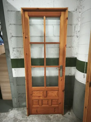 2 Puertas de pino macizo con cristales
