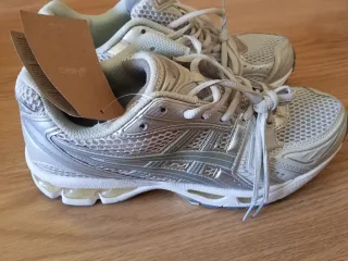 Asics Gel Kayano 14 Talla 43.5 Plata