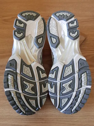 Asics Gel Kayano 14 Talla 43.5 Plata