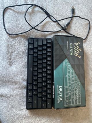 Teclado Mecánico DIERYA DK61SE Rojo