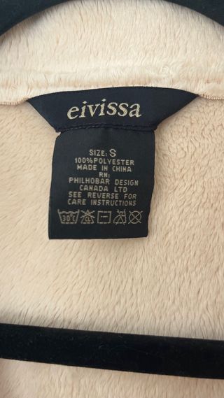 Chaqueta beige con adornos