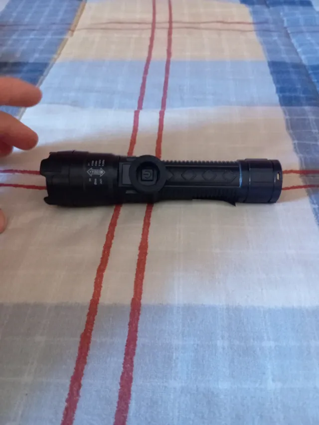 Linterna Táctica Negra