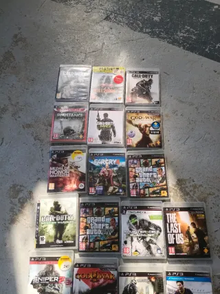 Consola PlayStation 3 con 2 mandos y 5 juegos