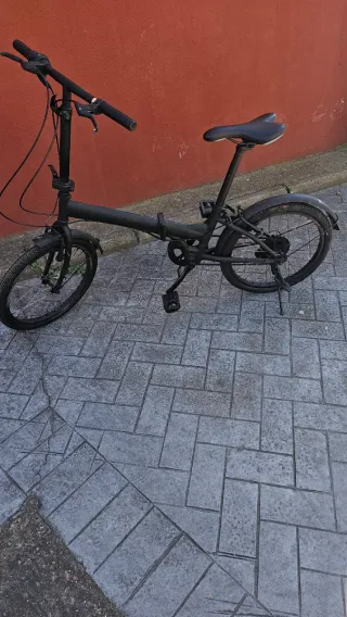 Bicicleta de ciudad negra