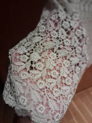 Blusa de encaje beige