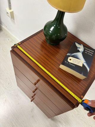 Cómoda de madera pequeña