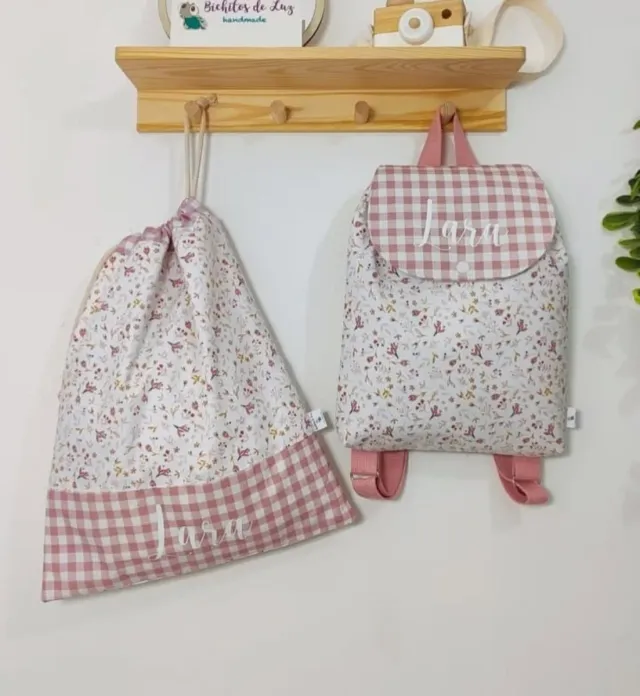 Conjunto escolar mochila y neceser floral
