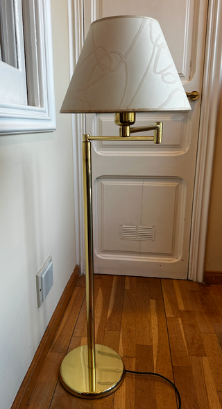 Lámpara de pie Biosca & Botey dorada