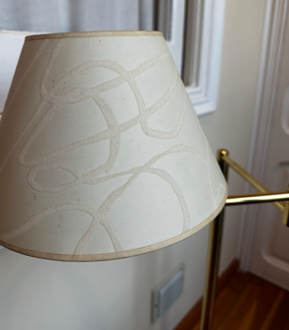 Lámpara de pie Biosca & Botey dorada