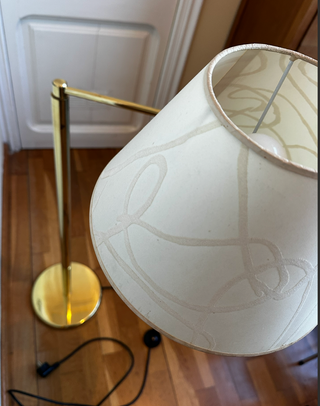 Lámpara de pie Biosca & Botey dorada