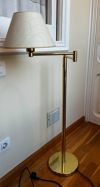 Lámpara de pie Biosca & Botey dorada