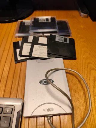 Disquetera Floppy LaCie + 10 diskettes