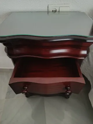 Juego 2 Mesitas de Noche Madera y Cristal