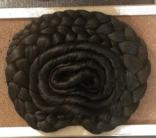 Se cose moño de fallera trasero estilo natural