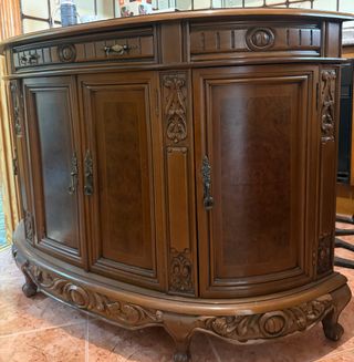 Mueble de entrada de madera tallada