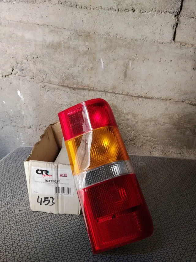 Piloto Trasero Dcho Ford Transit 86