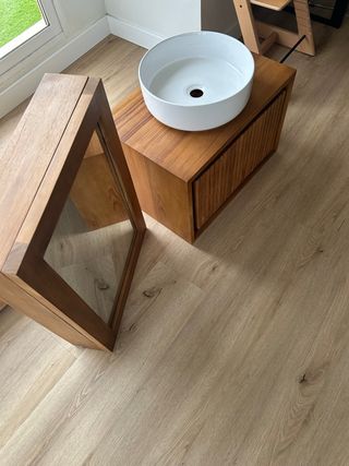 Mueble baño Kave Home + espejo Kave Home