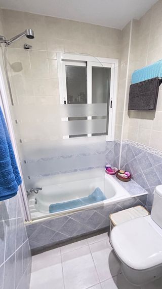 Bañera y mampara de una hoja para bañera