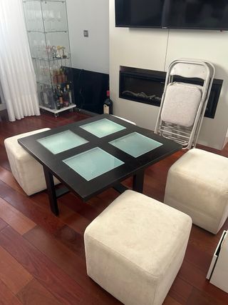 Mesa centro madera negra 4 pufs