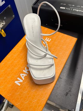 Sandalias Naked Wolfe Blancas Talla 38