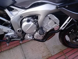 Yamaha Fazer Negra y Plateada