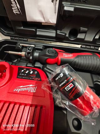Soldador Milwaukee M12 + Cargador + Batería