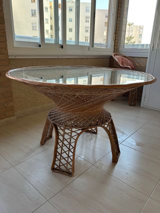 Mesa y sillas jardín