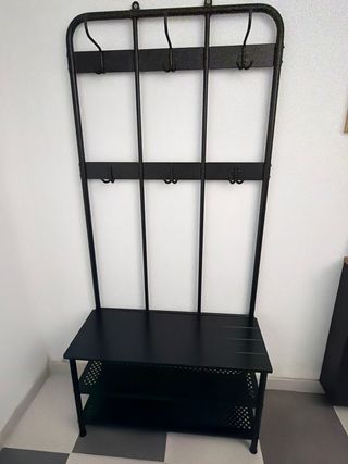 Perchero de metal negro