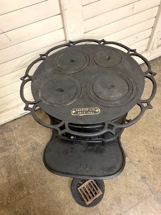 Cocina económica antigua ,de leña. Estufa