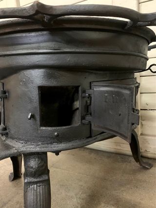 Cocina económica antigua ,de leña. Estufa