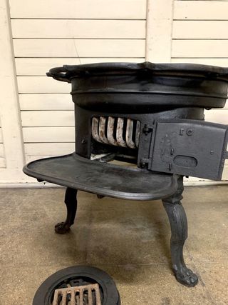 Cocina económica antigua ,de leña. Estufa