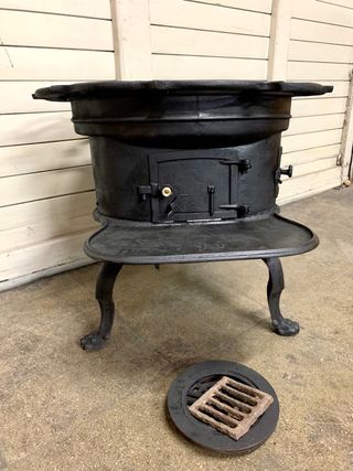 Cocina económica antigua ,de leña. Estufa