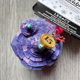 Adorno 15 aniversario Enredados, Legacy Sketchbook