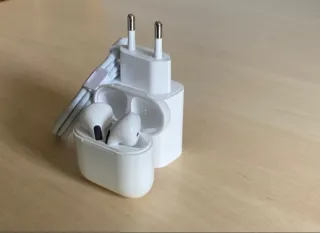 Cargador y cascos TWS