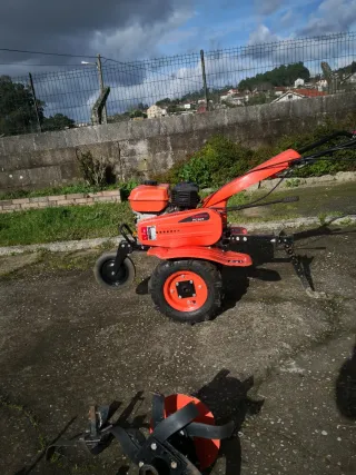 Motoazada Anova MC570 con ruedas