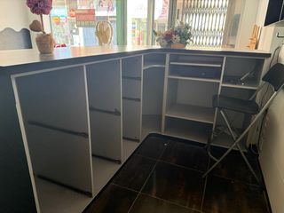 Mostrador de madera curvo