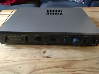 Amplificador Audiolab 8000A .