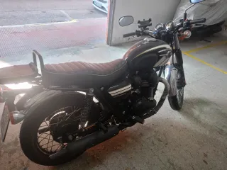 Kawasaki W800 Negra y Cromada Edición limitada