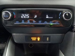 Toyota Yaris 1.5 120H BUSINESS PLUS