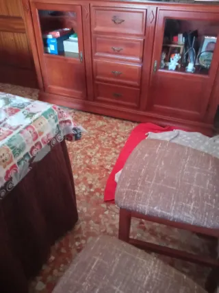 Aparador madera cajones y puertas cristal