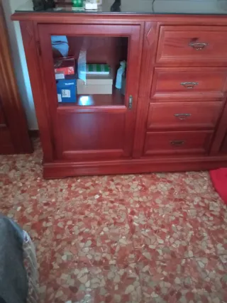 Aparador madera cajones y puertas cristal